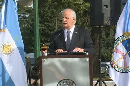 Jorge Taiana durante la ceremonia del 213° aniversario de la creación del Ejército Argentino