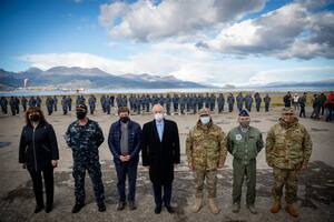 Jorge Taianacolocó la piedra fundamental de la Base Naval Integrada en Ushuaia, con la mirada puesta en la Antártida
