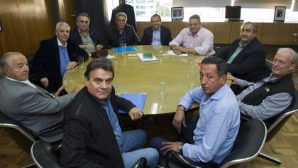 Jorge Triaca, junto con la cúpula de la CGT