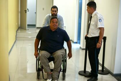 Jorge Triaca se retira de la sede del Pro en Balcarce 412.