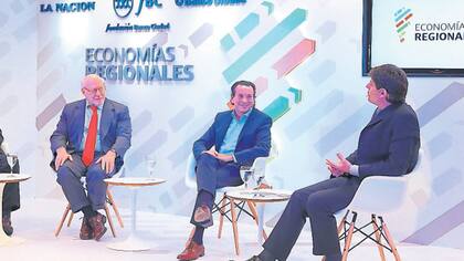 Jorge Vasconcelos, Julio César Crivelli y Dante Sica fueron moderados por Francisco Olivera