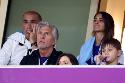 Jorge viendo un partido de la selección argentina en el Mundial Qatar 2022 (Photo by Jean Catuffe/Getty Images)