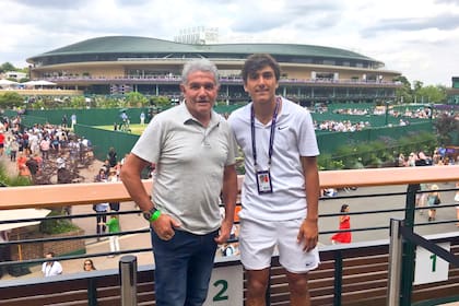 Jorge Luis y Román Burruchaga en el All England Lawn Tennis Club, escenario de Wimbledon