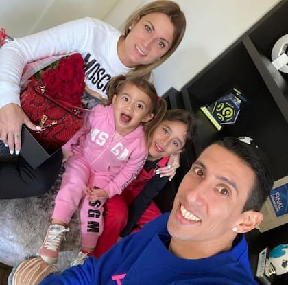 Jorgelina Cardoso, Ángel Di María y sus hijas