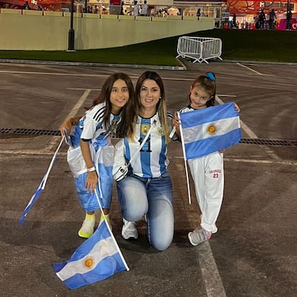 Jorgelina Cardozo es la pareja de Ángel Di María. Ya demostró que es una mujer de armas tomar y que es capaz de cruzar a los críticos cuando los considera injustos. Conoció a "El Fideo" por Internet. Ella era fanática de Rosario Central y él era la promesa del club. Cuando lo transfirieron a Europa, siguieron su noviazgo a la distancia durante dos años. Se casaron el 30 de julio de 2011 en la Catedral de Rosario. Hoy tienen dos hijas, Mía y Pía.