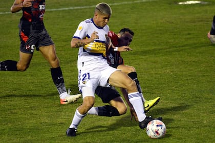 Jorman Campuzano volvió a ser titular en Boca, pero no tuvo un buen partido en Paraná