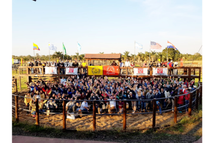 Cada año, realizan una jornada de Mejoramiento Genético dirigida a alumnos de los últimos años de veterinaria, agronomía y del último año de escuelas agrotécnicas de la región. Son alrededor de 400 alumnos que participan de charlas técnicas y parte práctica