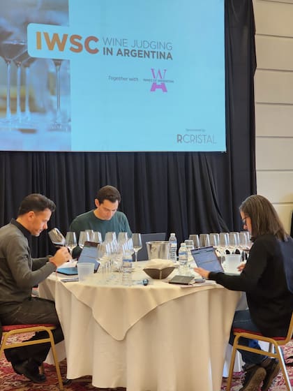 Jornada de cata del jurado del IWSC