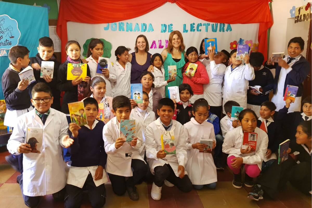 Jornada de lectura en la escuela para elegir los libros favoritos de los chicos