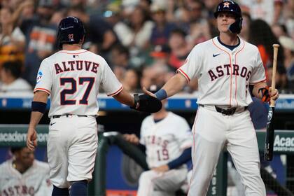 José Altuve salió lesionado en el primer inning ante los Reds y su estado de salud genera gran preocupación en los Astros de Houston
