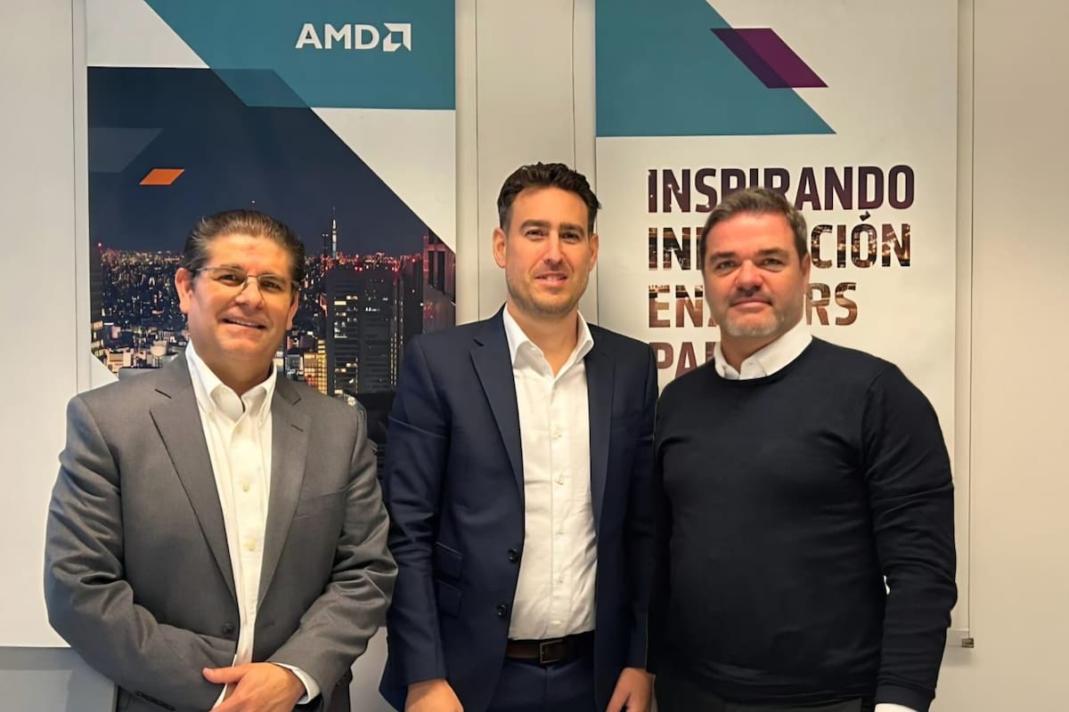 José Ángel Morales, Omar Fakhri y Carlos Santabaya, de AMD