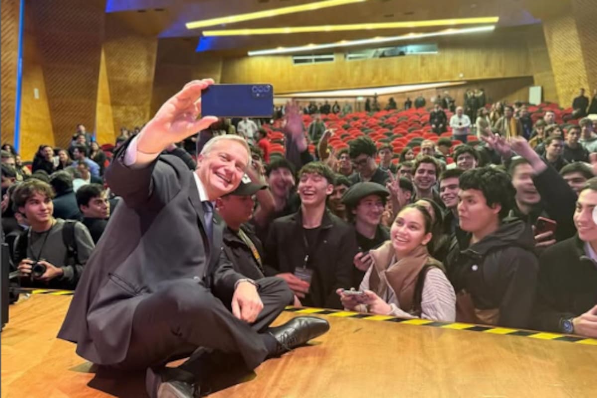 José Antonio Kast, con jóvenes chilenos