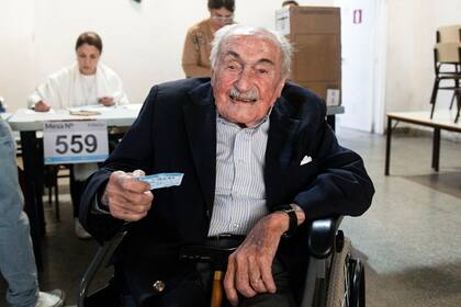 José Antonio "Pepe" Llorente, de 104 años y su voto en las Elecciones 2023
