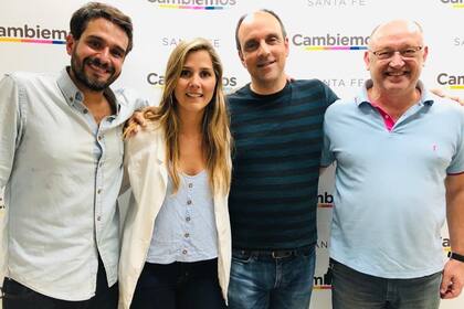 José Corral, junto a los diputados electos por Santa Fe