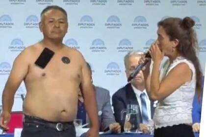 José Daniel Fabián, el hombre que participó de una acto antivacunas en el Congreso y dice sufrir "magnetización" tras recibir dosis de la vacuna covid-19