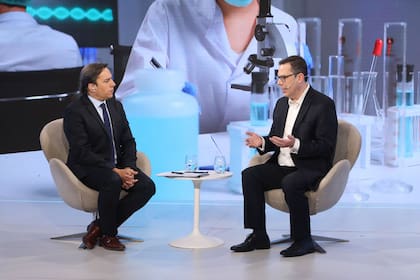 José Del Rio, director de contenidos para LA NACION, junto a Philip Glaser, líder de Bayer Farma para Cono Sur