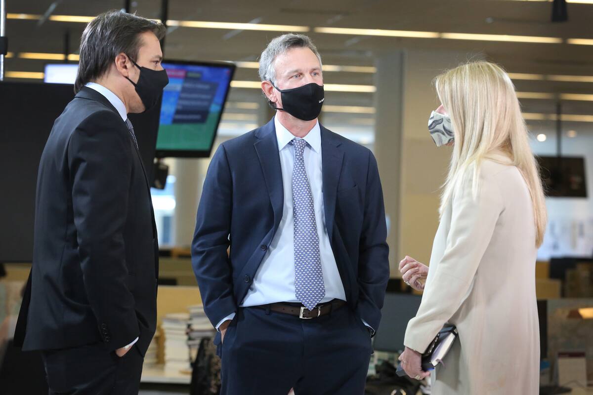 José del Río, Fernán Saguier y Gail Scriven, ayer, en la Redacción de LA NACION en Vicente López