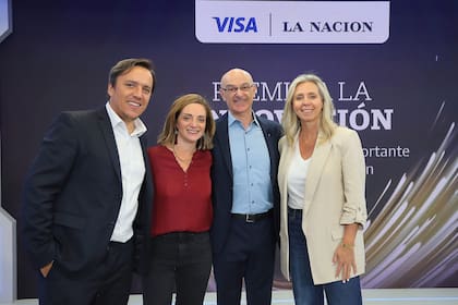 José del Rio, Martina Rua, Andrés Hatum y Garbiela Renaudo en Premio VISA - LA NACION a la Innovación 2025