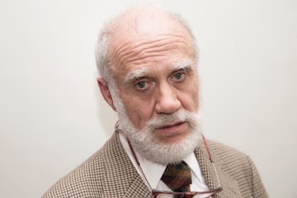 Jose Emilio Burucua también adhiere al petitorio por la editorial