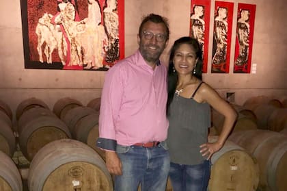 José, junto a una amiga de la infancia.