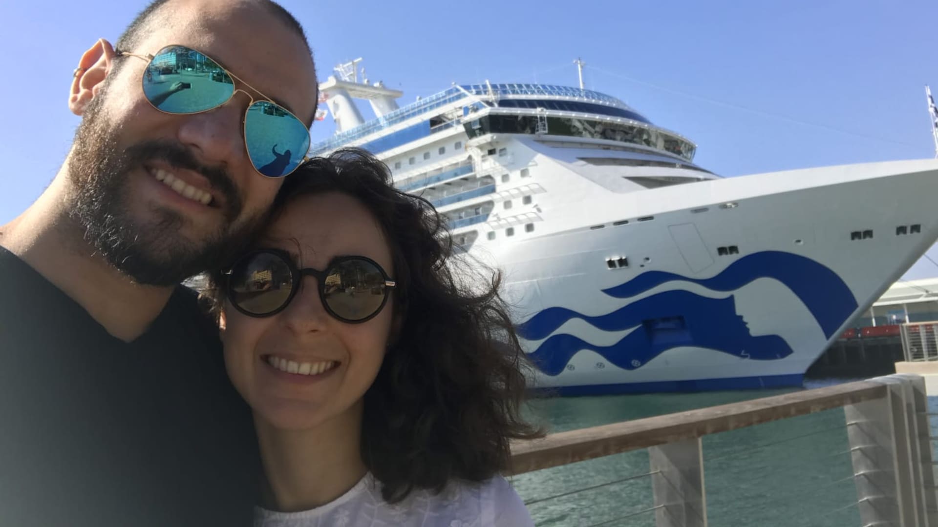 José López Morán, pianista mendocino, y su novia Neli Koseva, búlgara, quien también forma parte de la tripulación del crucero