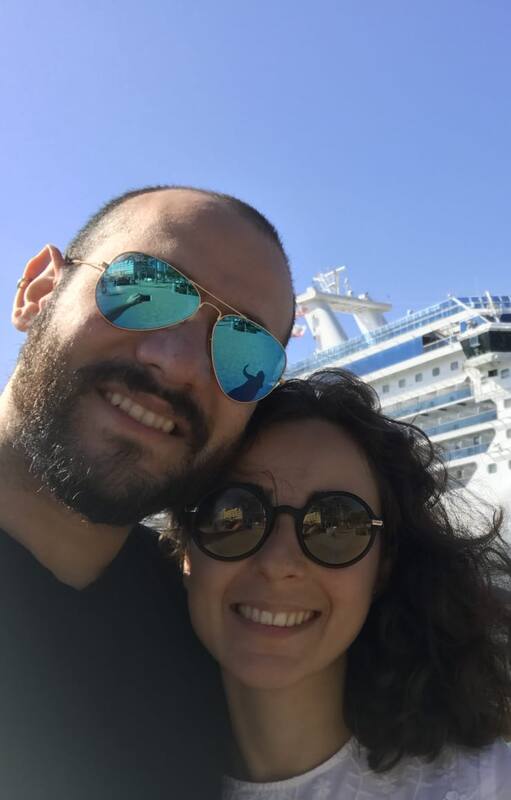José López Morán, pianista mendocino, y su novia Neli Koseva, búlgara, quien también forma parte de la tripulación del crucero