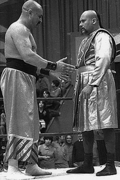 José Luis Arévalo, como Kanghai el Mongol junto a José Levi, que personificaba a Gengis Kan en Titanes en el ring