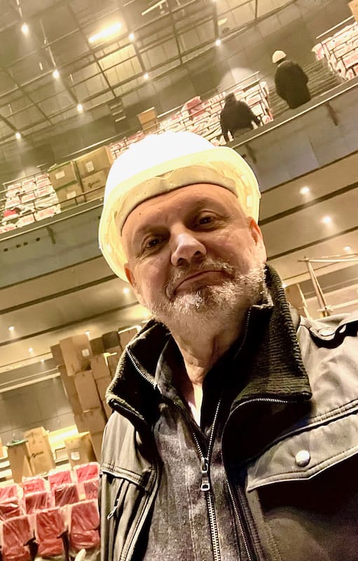 Jose Luis Campanella arribó el martes a Buenos Aires y apenas bajó del avión se fue al nuevo teatro Politeama, donde los operarios empezaron a instalar las 705 butacas de la nueva sala