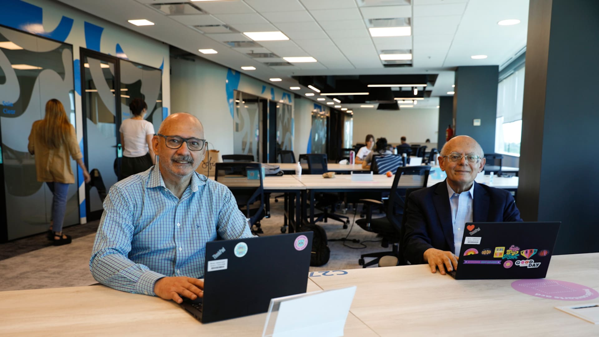 José Luis Chávez y Rodolfo Mercado en las oficinas de Unilever