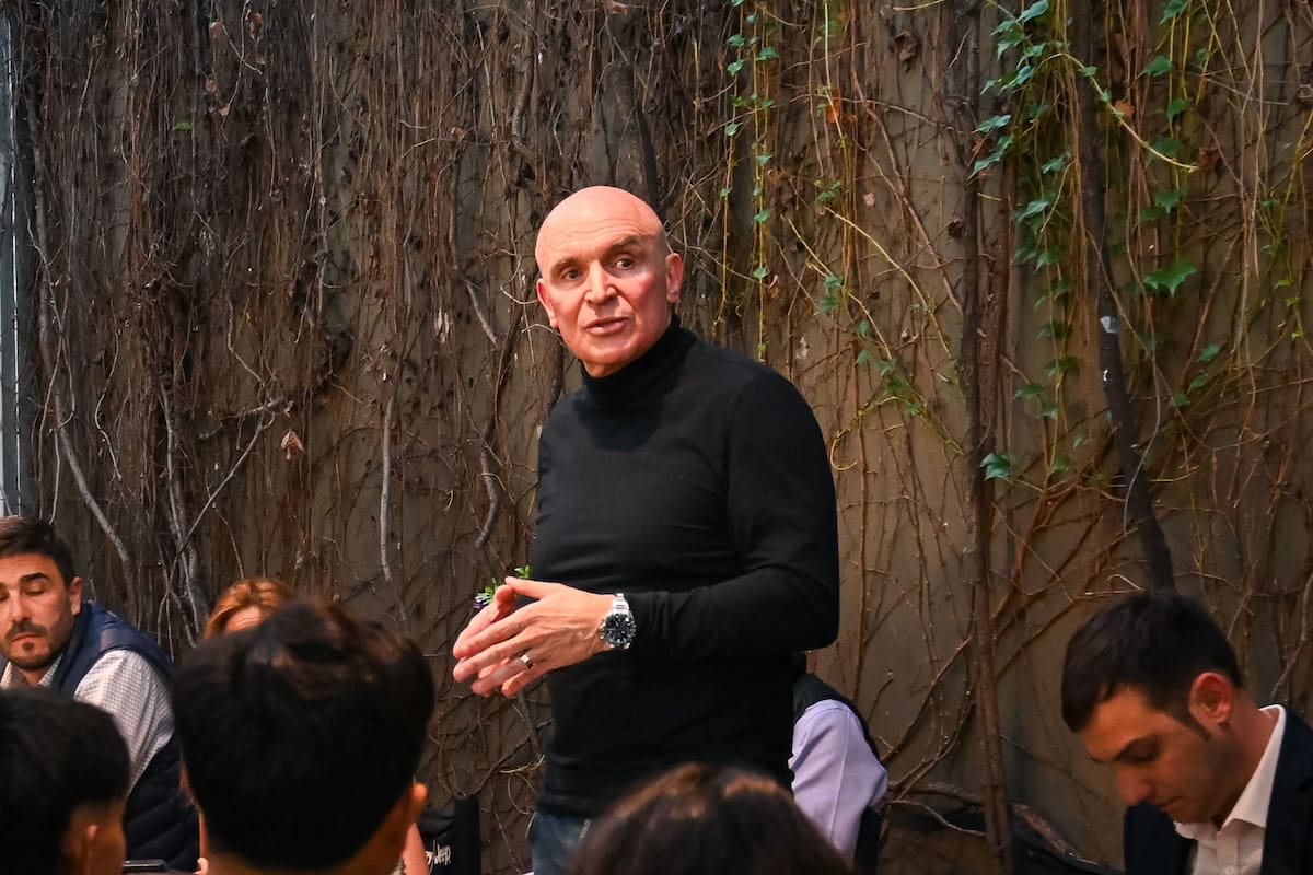 José Luis Espert, de campaña, en Olavarría