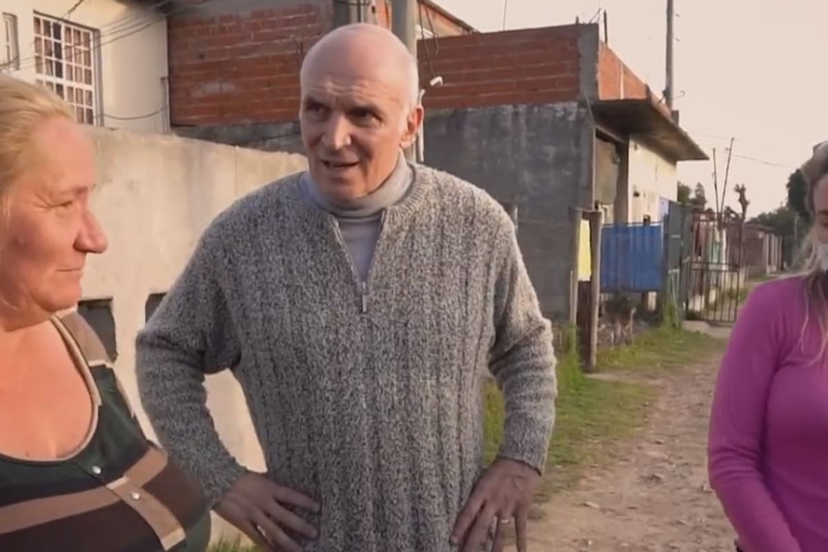 José Luis Espert junto a Carolina Píparo, en una recorrida por José C. Paz