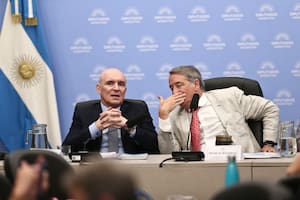 José Luis Espert y Nicolás Mayoraz, diputados libertarios que estuvieron al frente del plenario de comisiones del martes