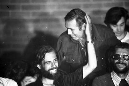 Jose Luis Inciarte, Carlos Páez Vilaro y Alfredo Delgado, sobrevivientes de la tragedia de los andes, en una conferencia de Prensa en el Colegio Stella Maris, el 28 diciembre de 1972