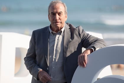 José Luis Perales junto a Manuela Vargas, su mujer desde 1977, y con quien tuvo a sus dos hijos