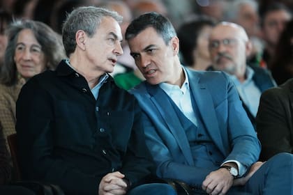 José Luis Rodríguez Zapatero y Pedro Sánchez (Archivo)