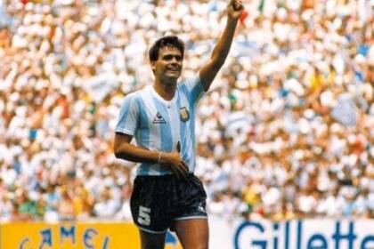 José Luis “Tata” Brown festejando en pleno campo de juego en el Mundial 1986: Argentina fue campeón