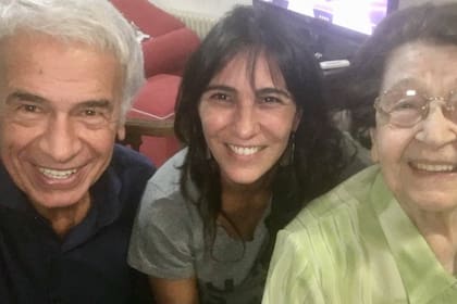 José Manuel de la Sota, su hija Natalia y su madre, Adela María Moriconi, que falleció esta mañana