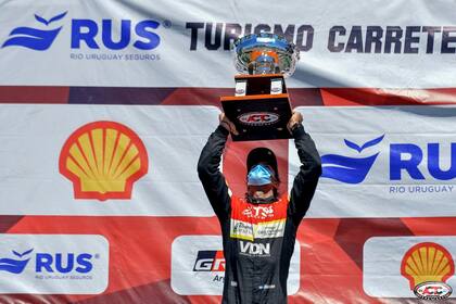 En lo más alto del podio: en el autódromo Oscar y Juan Gálvez, Urcera logró su tercer triunfo en el Turismo Carretera; La Plata 2016 y Rafaela 2019, los antecedentes de victoria del rionegrino