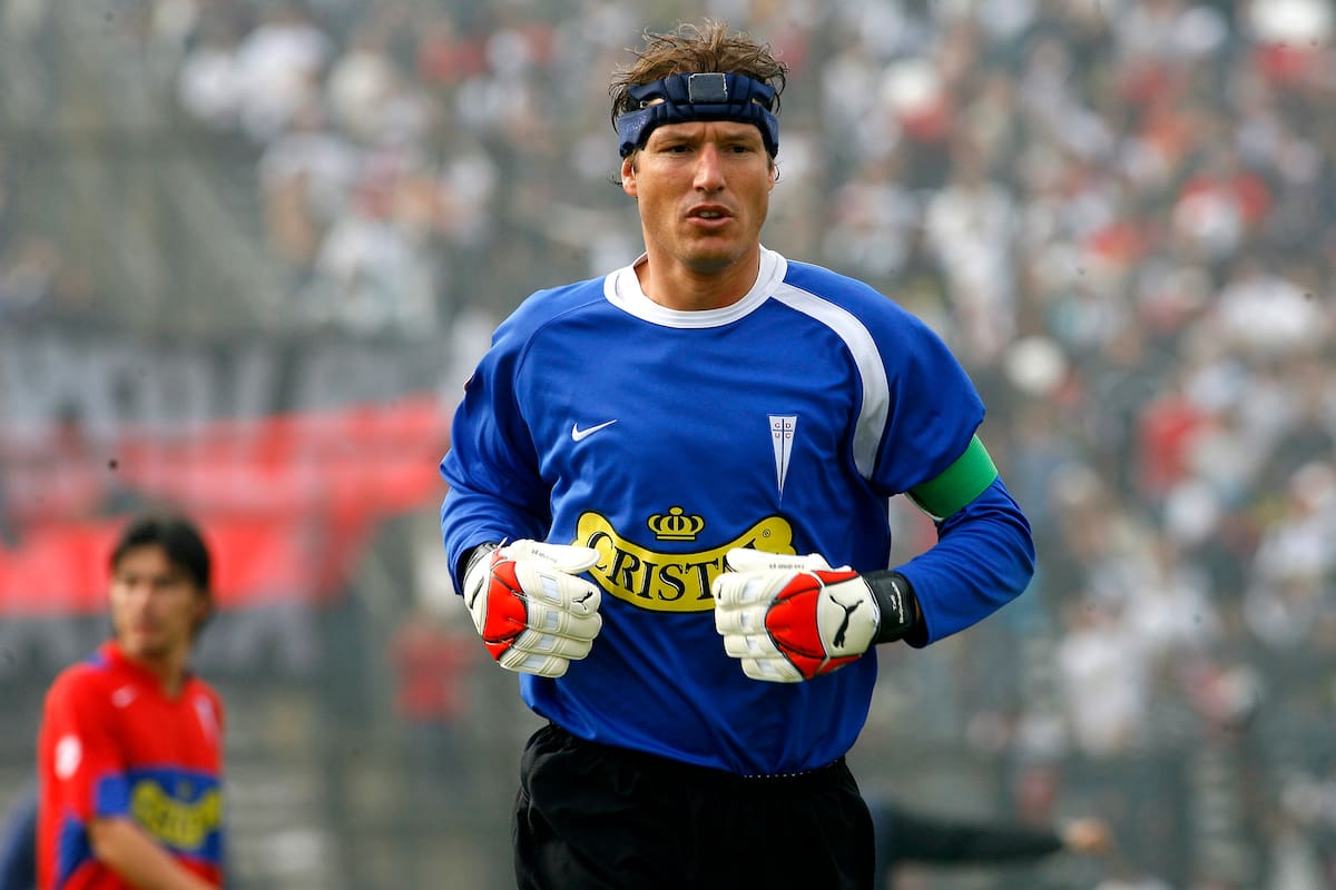 José María Buljubasich, en sus tiempos de arquero de la Universidad Católica de Chile, el club en el que sigue trabajando.