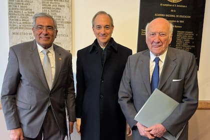 José María La Greca, el secretario Carlos Torrendel Alberto C. Taquini, en la jornada