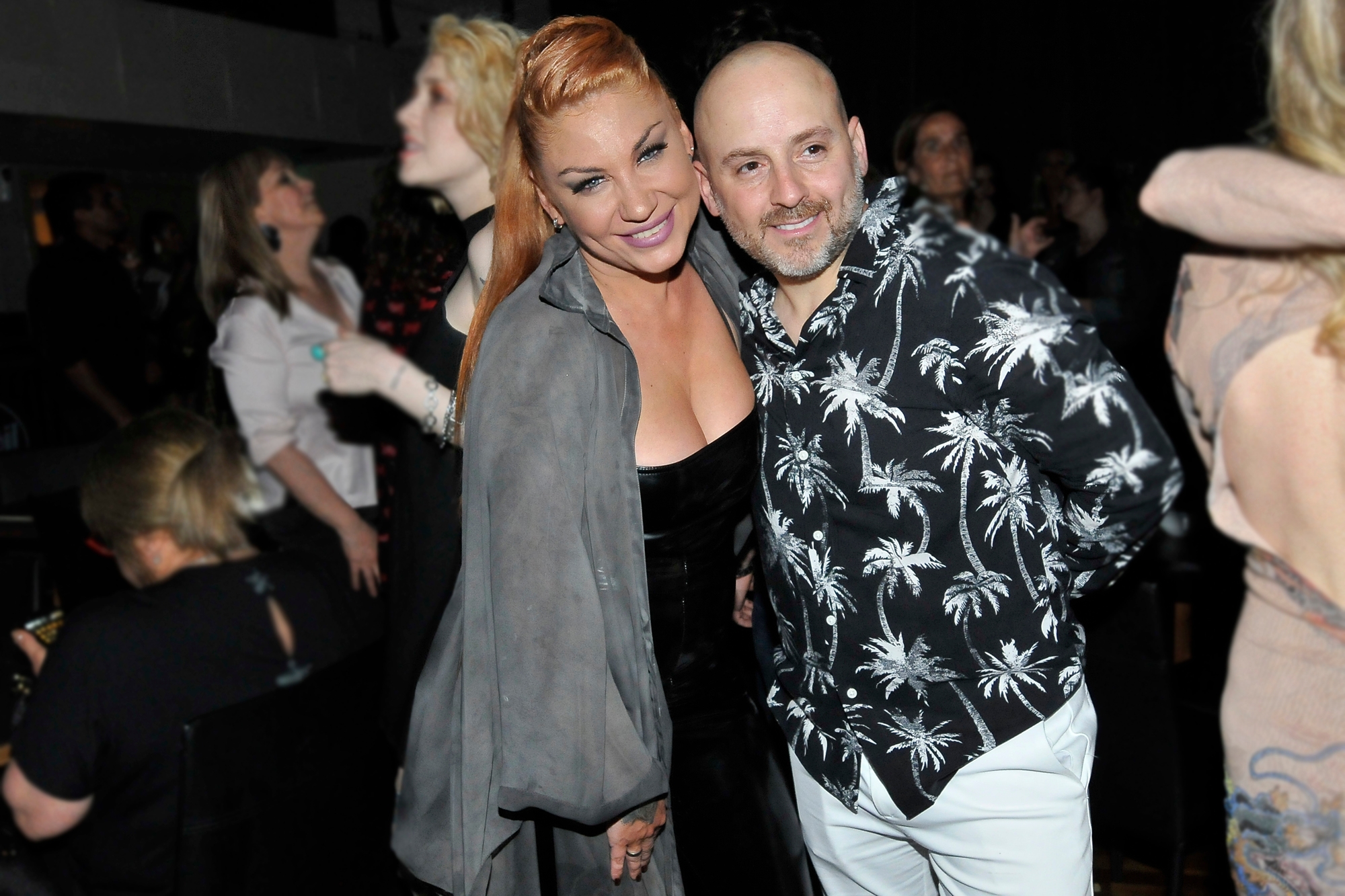 El multifacético director junto a la ex Bandana Lourdes Fernández, quien luego cantó en la fiesta