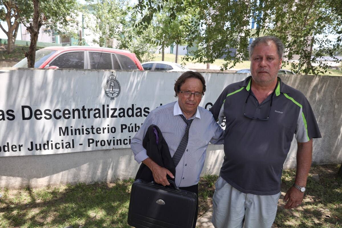 José Maria Ventura y su abogado Jorge Santoro aguardan el resultado de los peritajes de llamadas