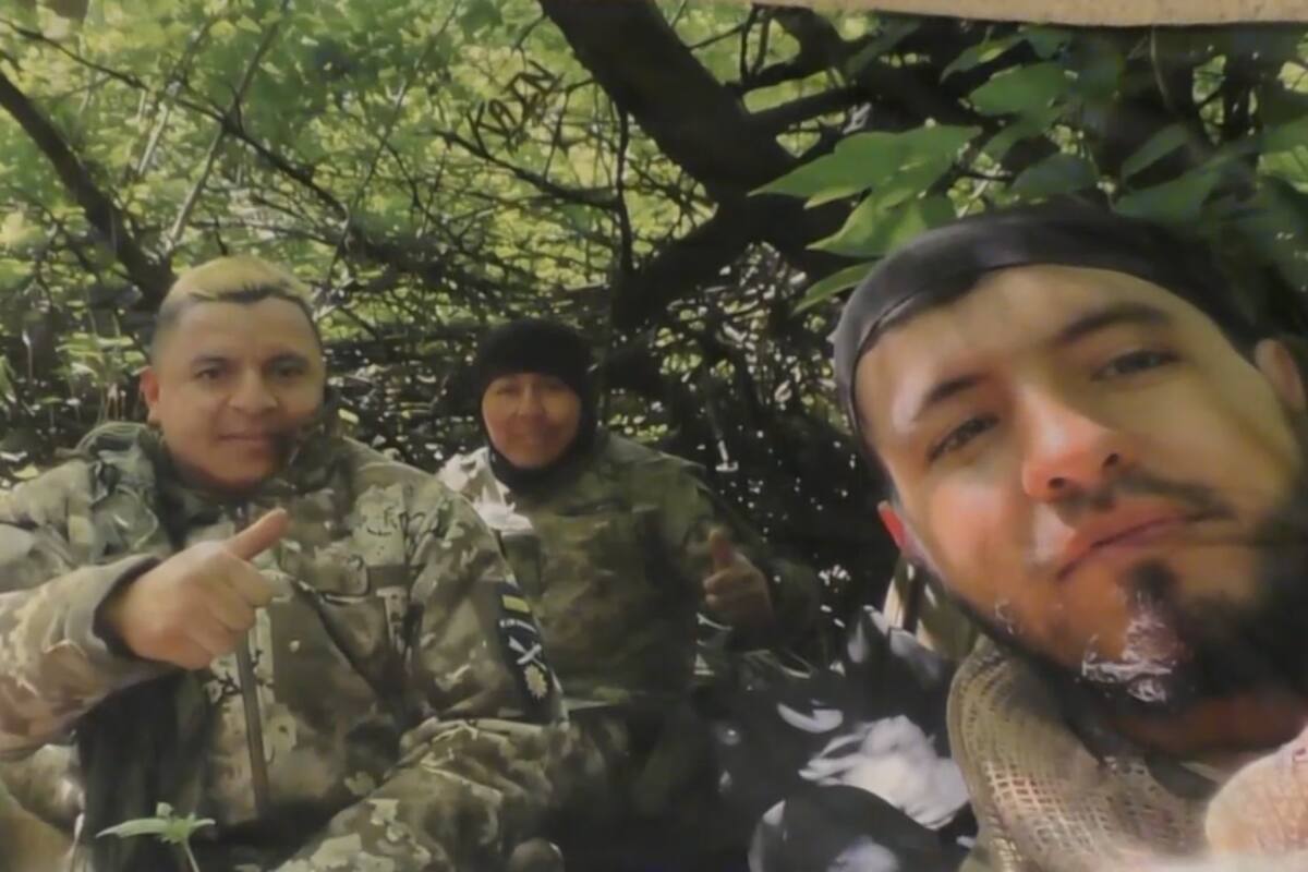 José Medina y Alejandro Ante, segundo y cuarto desde la izquierda, cuando combatían en Ucrania