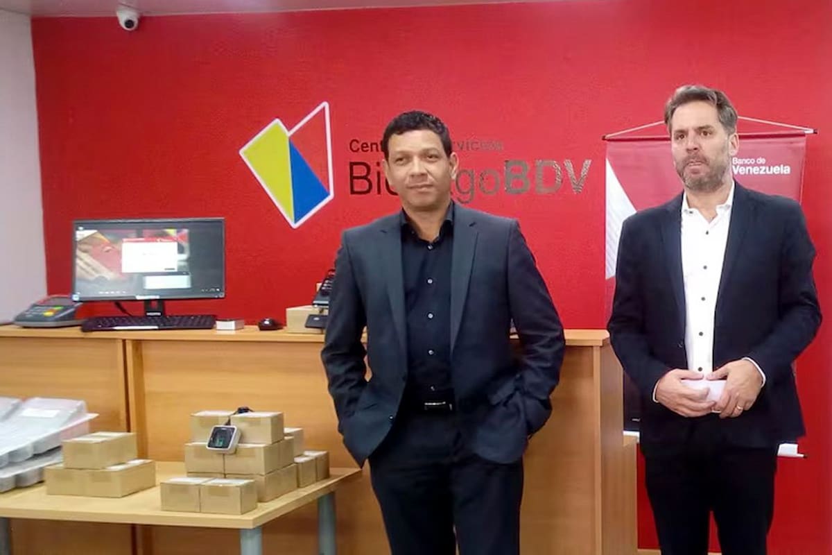 Jose Morales, presidente del Banco de Venezuela, y Guillermo San Agustín, presidente de ExClé