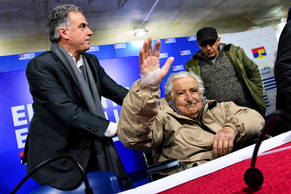 José Mujica en la sede del Frente Amplio