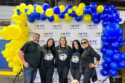 José Pablo, su esposa y sus tres hijas, se aseguran de que la celeste vaya bien alto