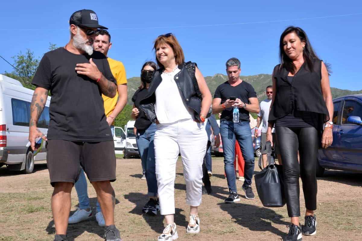 José Palazzo, organizador del Cosquín Rock, junto a Bullrich y Laura Rodríguez Machado