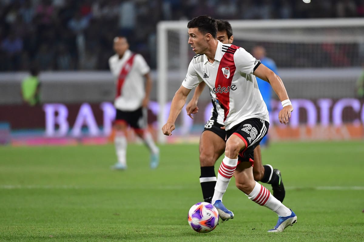José Paradela viene de convertir un gol ante Arsenal; recuperó su mejor nivel y cada vez suma más minutos en River