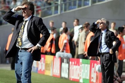 Ricardo La Volpe, DT de México, y Jose Pekerman, al mando de Argentina, en la Copa de las Confederaciones 2005
