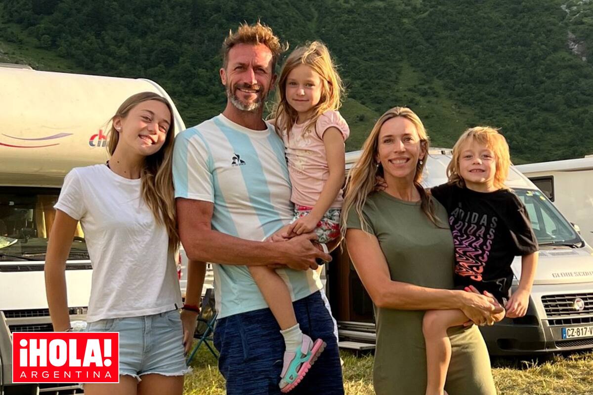 José posa con su mujer Valeria Lebeau y sus tres hijos Martina (13), Felicitas (5) y Lautaro (4).